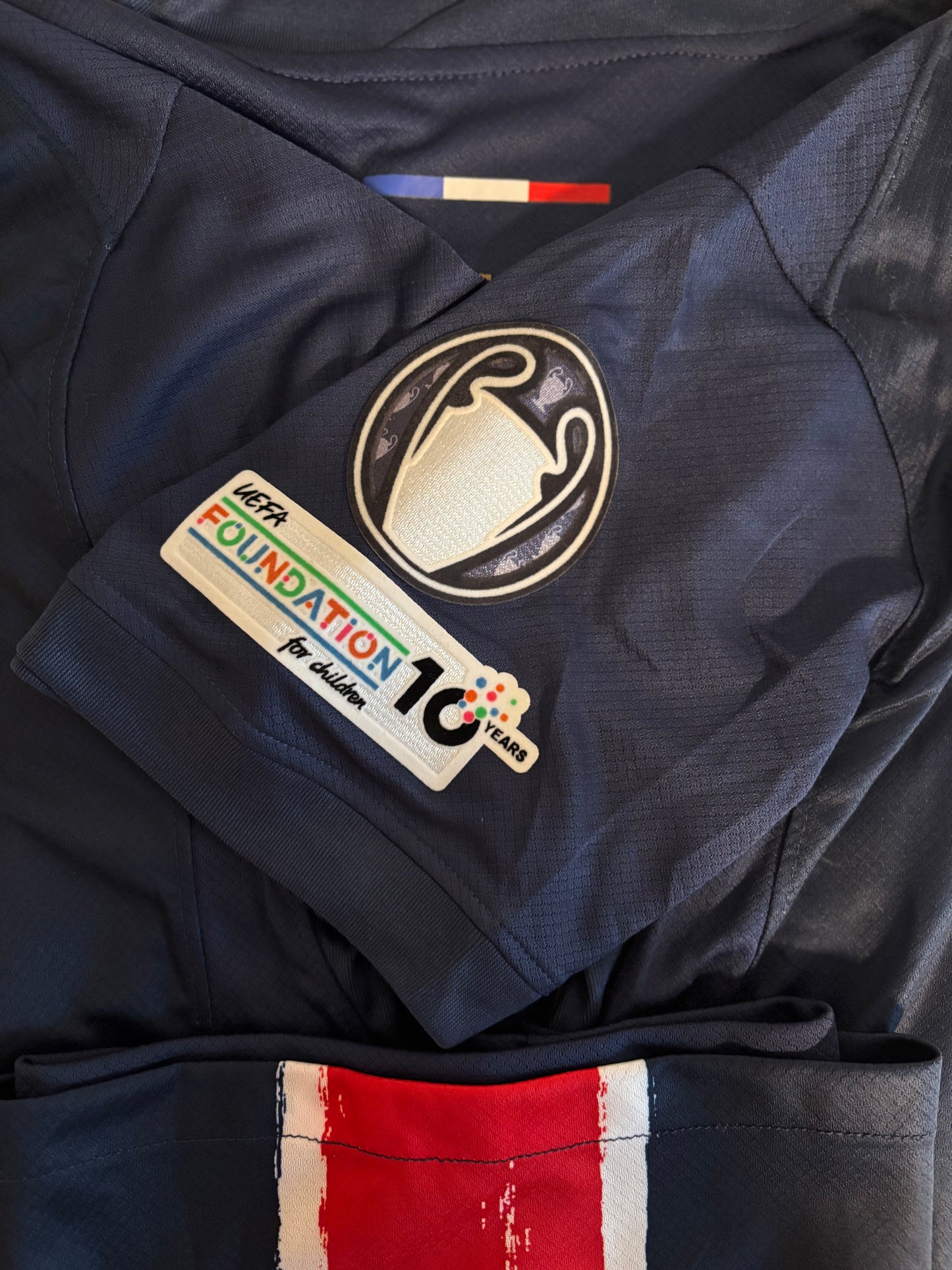 Paris Saint-Germain – Maillot Collector Ligue des Champions 2025 avec badges