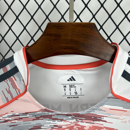 Bayern Munich – Maillot Extérieur 2025/26